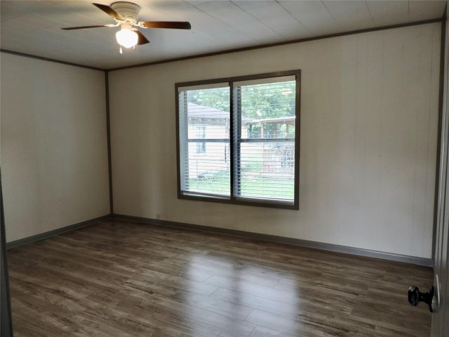 127 S Fenner Avenue, Cleveland, TX 77327