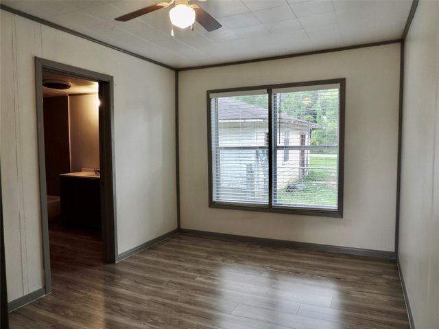 127 S Fenner Avenue, Cleveland, TX 77327