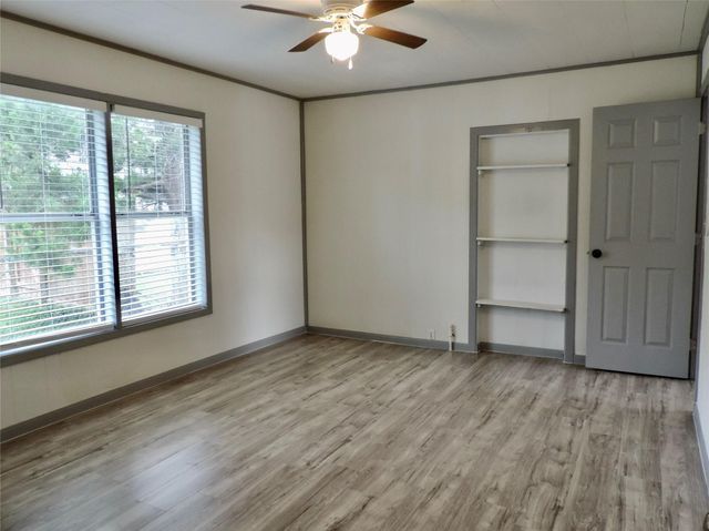127 S Fenner Avenue, Cleveland, TX 77327