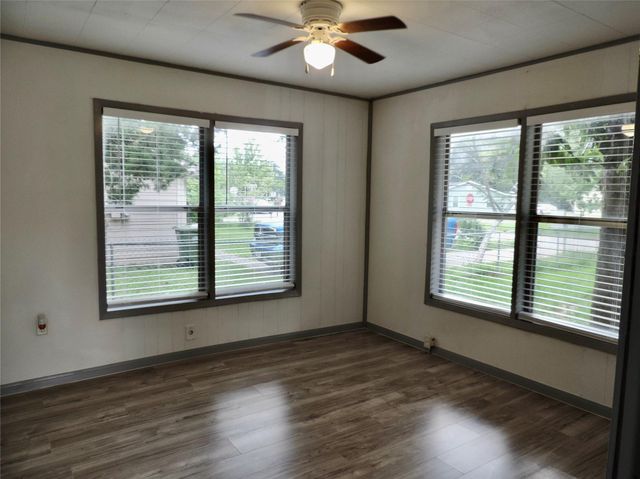 127 S Fenner Avenue, Cleveland, TX 77327