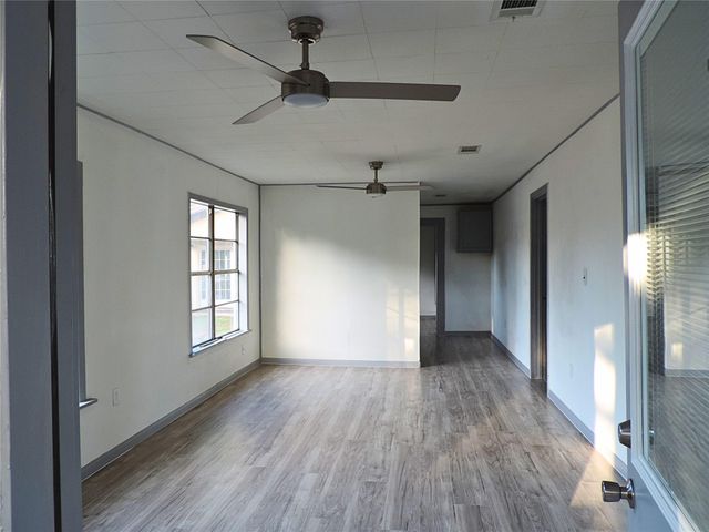 127 S Fenner Avenue, Cleveland, TX 77327