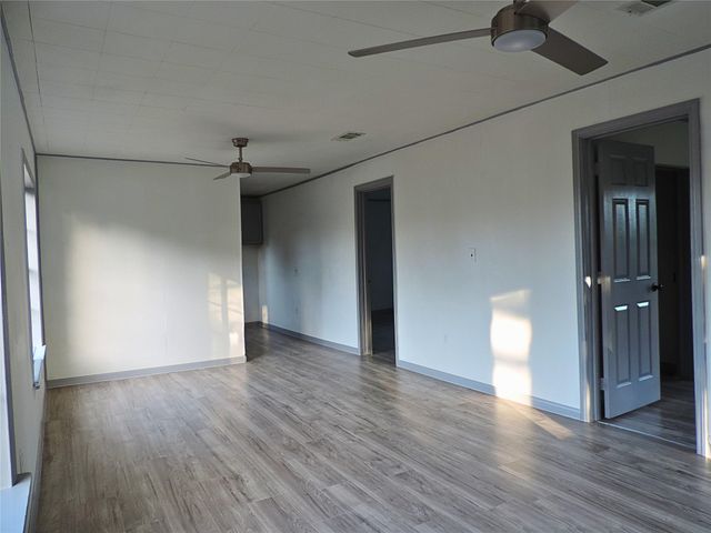 127 S Fenner Avenue, Cleveland, TX 77327