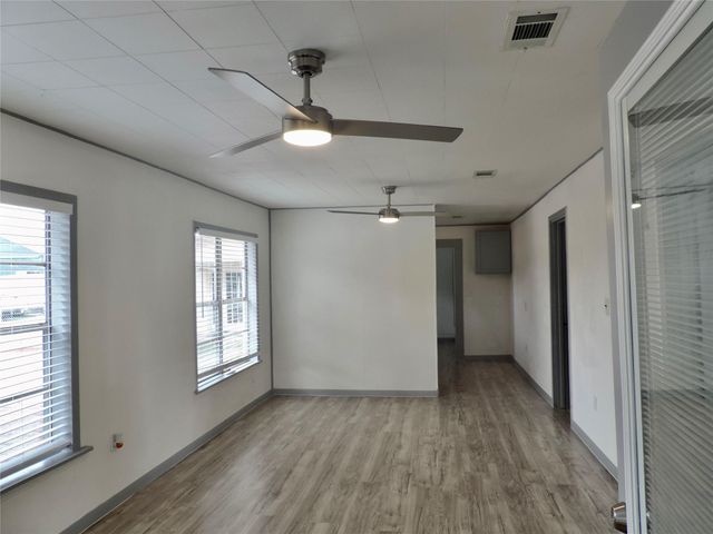 127 S Fenner Avenue, Cleveland, TX 77327
