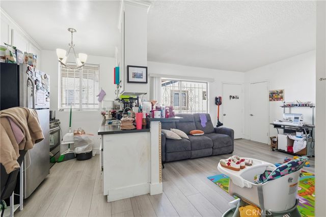 1207 S Catalina Street, Los Angeles, CA 90006