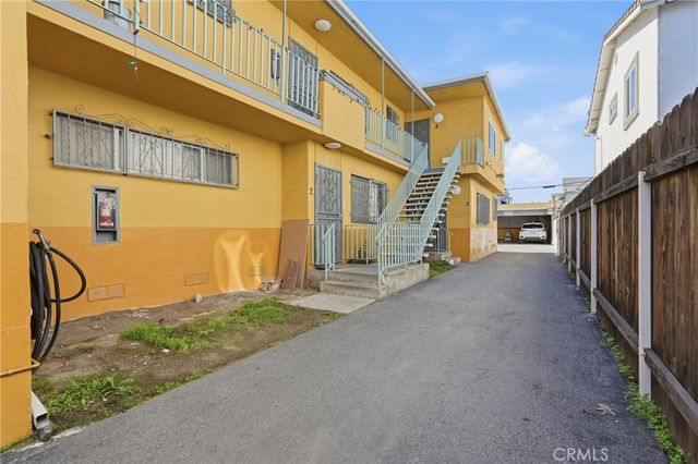 1207 S Catalina Street, Los Angeles, CA 90006