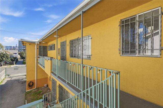 1207 S Catalina Street, Los Angeles, CA 90006