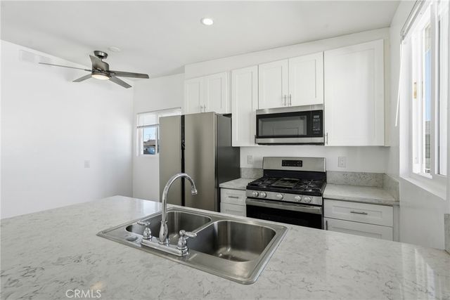 1207 S Catalina Street, Los Angeles, CA 90006
