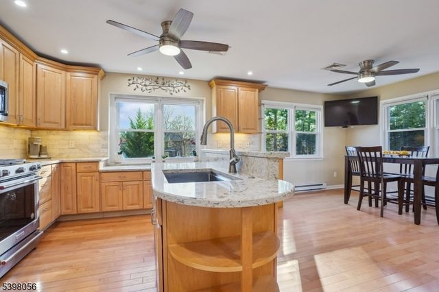 508 Hamilton Dr, Hackettstown Town, NJ 07840