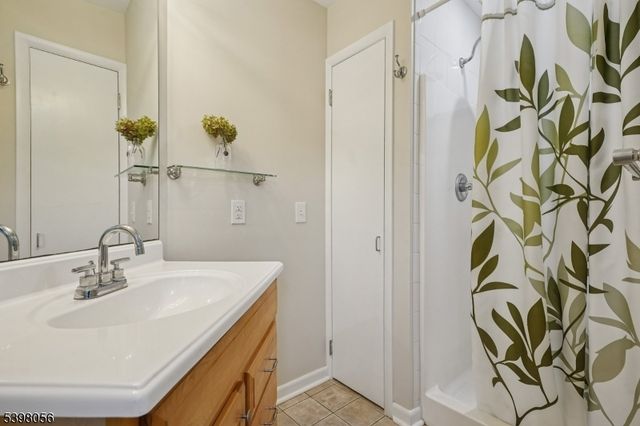 508 Hamilton Dr, Hackettstown Town, NJ 07840