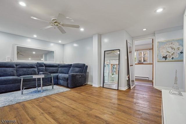 508 Hamilton Dr, Hackettstown Town, NJ 07840