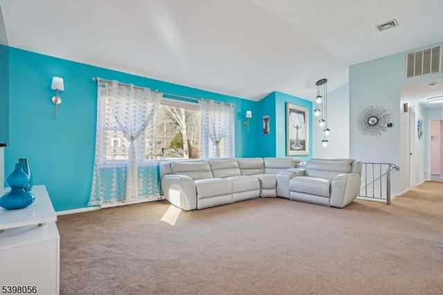 508 Hamilton Dr, Hackettstown Town, NJ 07840