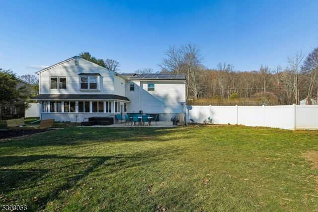 508 Hamilton Dr, Hackettstown Town, NJ 07840