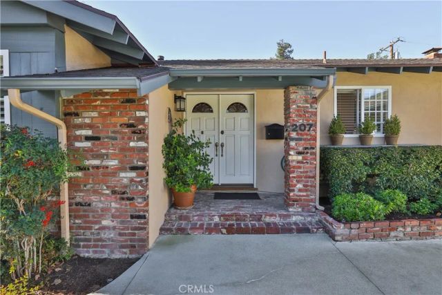 207 S Hacienda Ave., Glendora, CA 91741