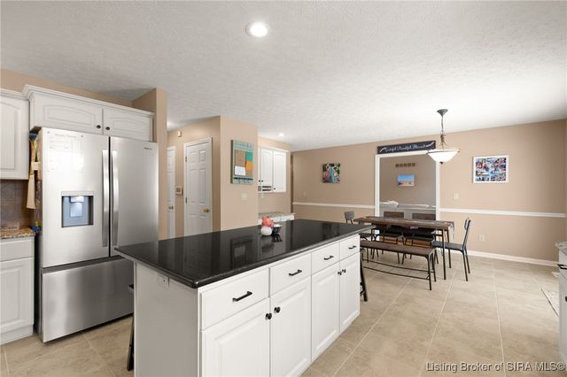 3048 Wolf Den Court, New Albany, IN 47150