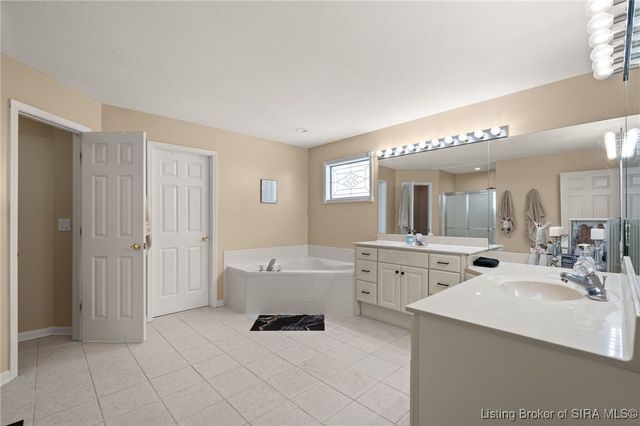 3048 Wolf Den Court, New Albany, IN 47150