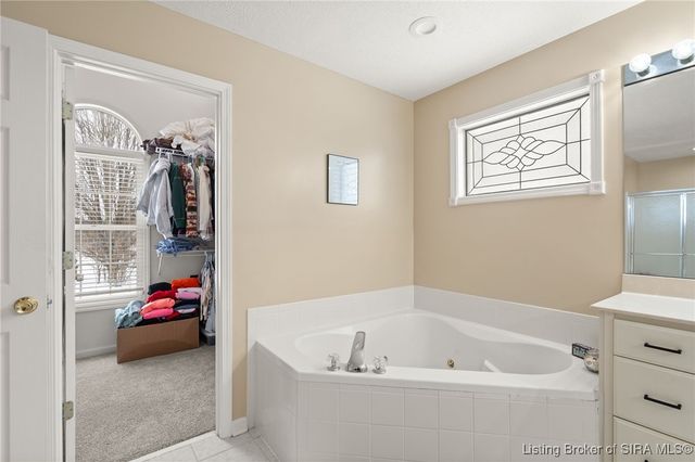 3048 Wolf Den Court, New Albany, IN 47150