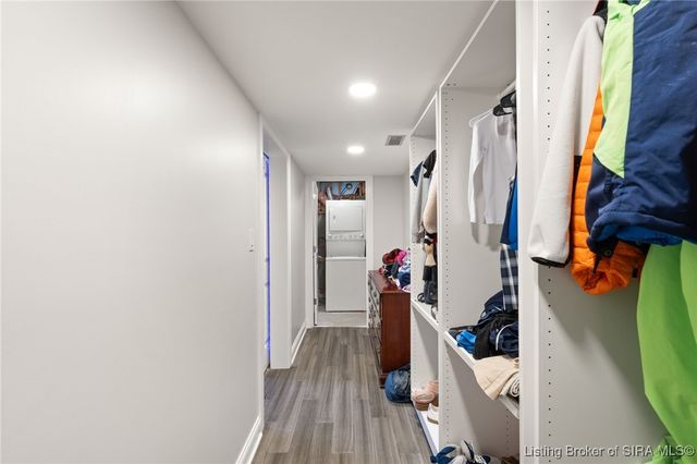 3048 Wolf Den Court, New Albany, IN 47150