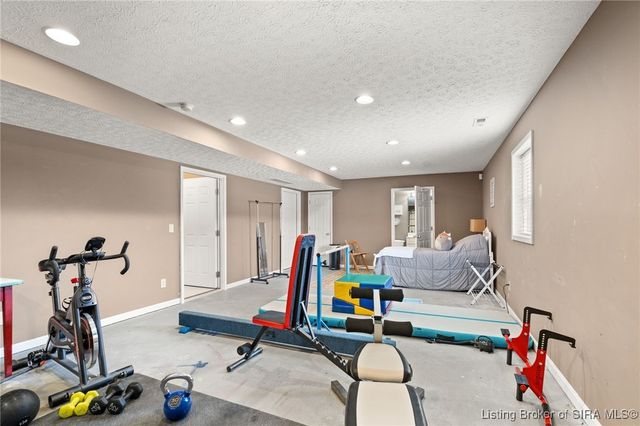 3048 Wolf Den Court, New Albany, IN 47150