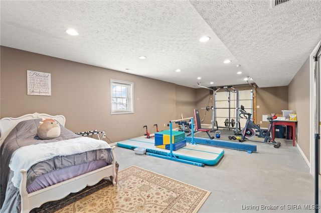 3048 Wolf Den Court, New Albany, IN 47150