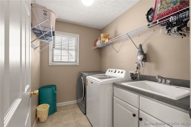 3048 Wolf Den Court, New Albany, IN 47150