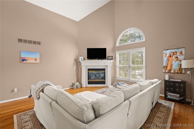 3048 Wolf Den Court, New Albany, IN 47150