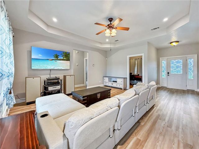 330 WESLEY CROWELL Road, Leesville, LA 71446