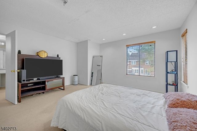 89 Park Gate Dr, Edison Twp., NJ 08820