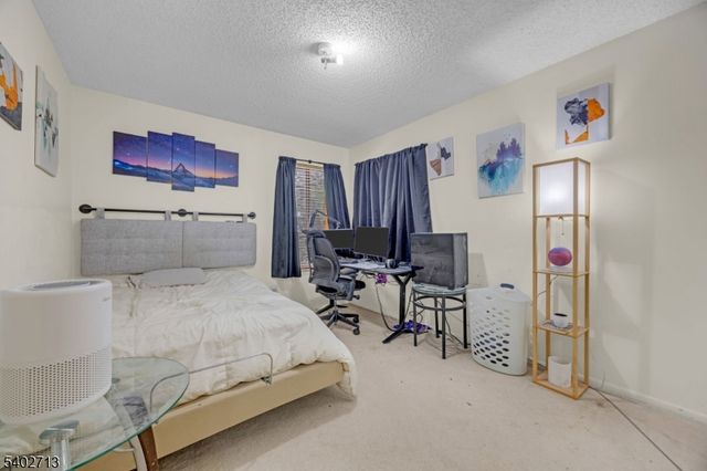 89 Park Gate Dr, Edison Twp., NJ 08820