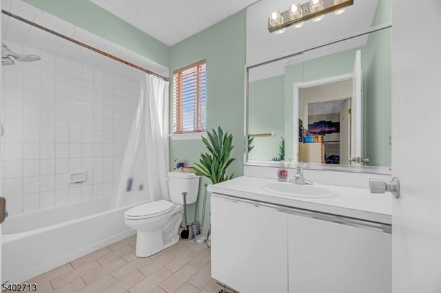 89 Park Gate Dr, Edison Twp., NJ 08820