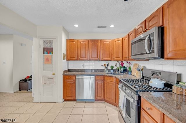 89 Park Gate Dr, Edison Twp., NJ 08820