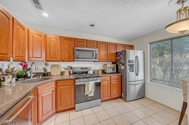 89 Park Gate Dr, Edison Twp., NJ 08820