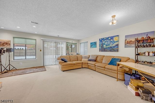 89 Park Gate Dr, Edison Twp., NJ 08820