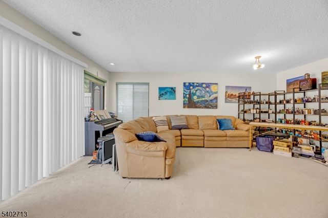 89 Park Gate Dr, Edison Twp., NJ 08820