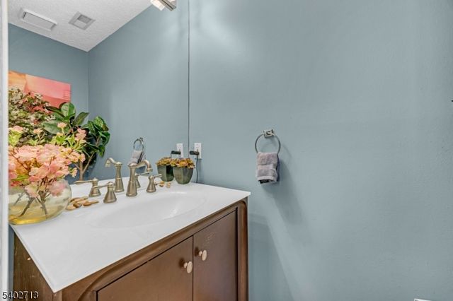 89 Park Gate Dr, Edison Twp., NJ 08820