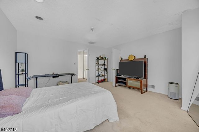 89 Park Gate Dr, Edison Twp., NJ 08820