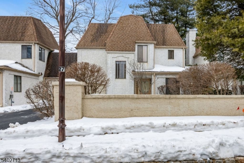 89 Park Gate Dr, Edison Twp., NJ 08820