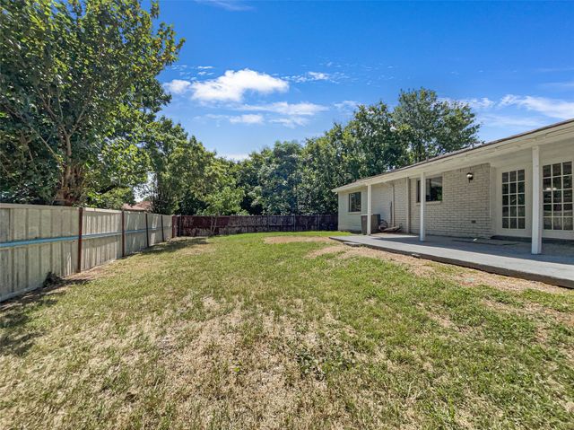6941 Fallbrook Court, Fort Worth, TX 76120