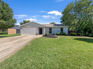 6941 Fallbrook Court, Fort Worth, TX 76120