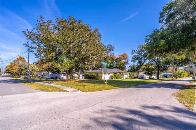 1237 W VOORHIS AVENUE, Deland, FL 32720