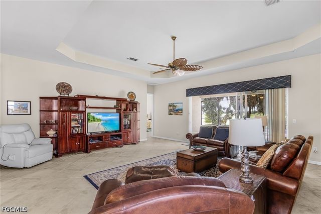 9132 Leatherwood LOOP, Lehigh Acres, FL 33936