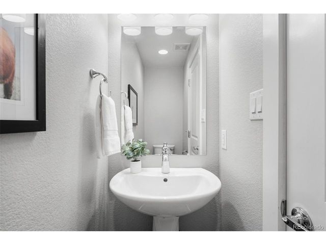 1245 N Utica St 103, Denver, CO 80204