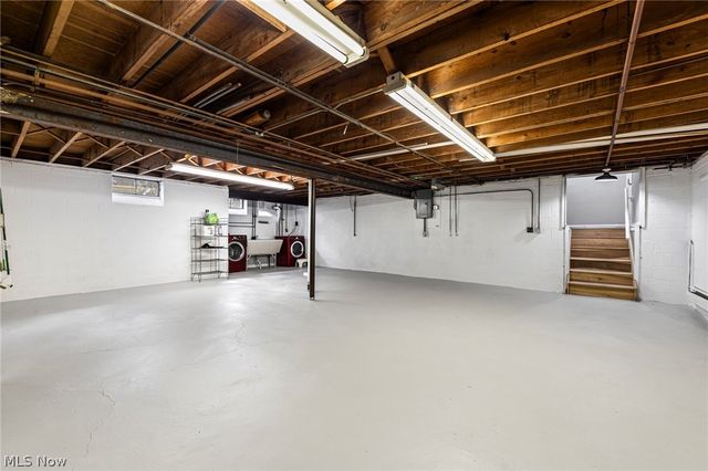 6208 Dora Boulevard, Independence, OH 44131