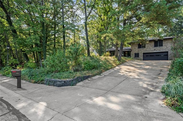 6208 Dora Boulevard, Independence, OH 44131