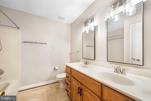 10 SCOTTSBURY CT, Germantown, MD 20876