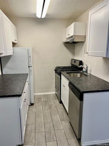 1502 Barclay Manor 15B, Newburgh, NY 12550