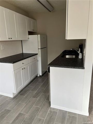 1502 Barclay Manor 15B, Newburgh, NY 12550