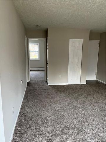 1502 Barclay Manor 15B, Newburgh, NY 12550