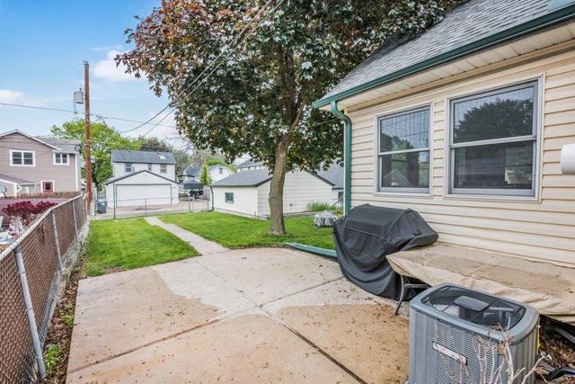 1981 W James Avenue, Saint Paul, MN 55105