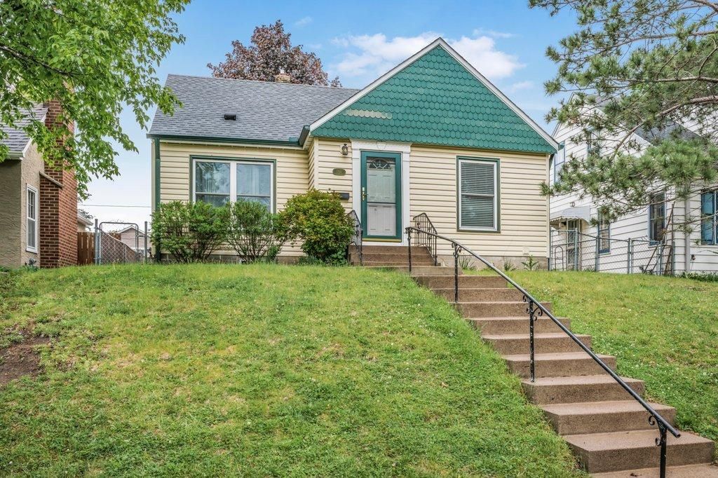 1981 W James Avenue, Saint Paul, MN 55105