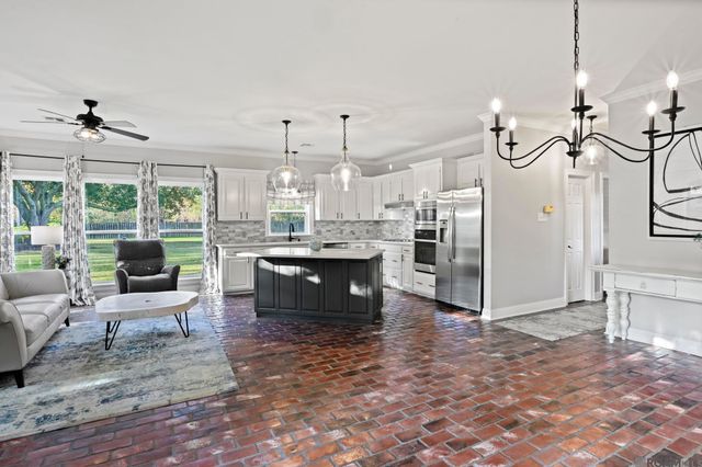 19110 S Trent Jones Dr, Baton Rouge, LA 70810